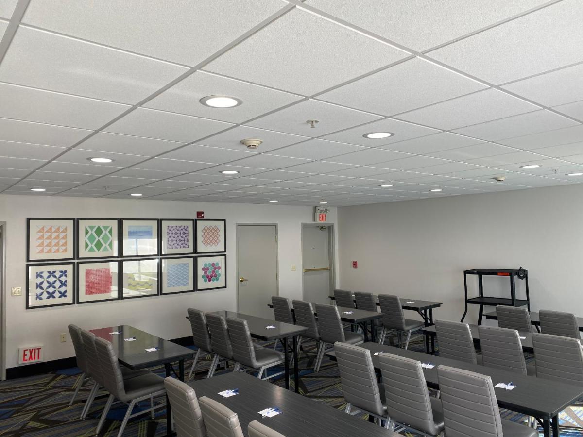 Holiday Inn Express Hotel & Suites Weston By Ihg Bagian luar foto