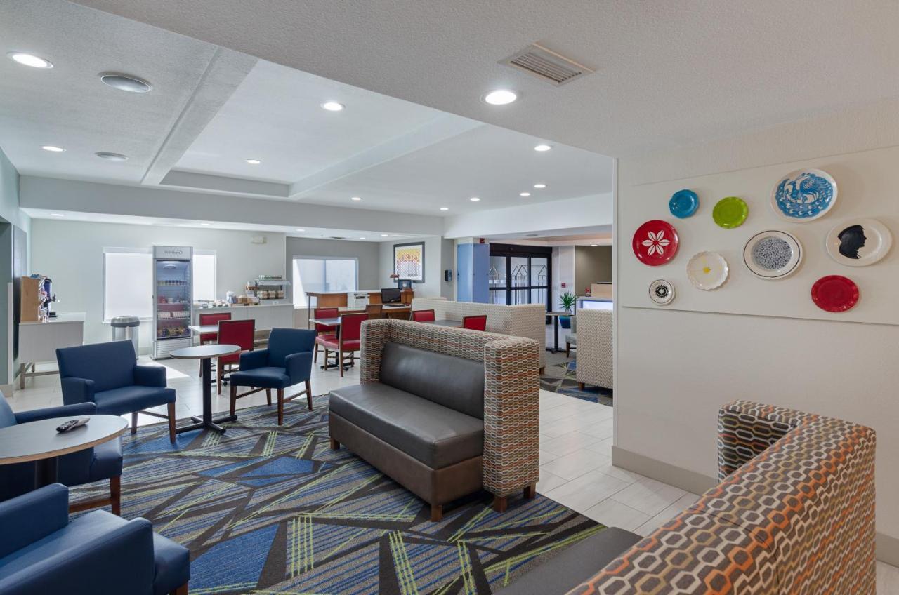 Holiday Inn Express Hotel & Suites Weston By Ihg Bagian luar foto
