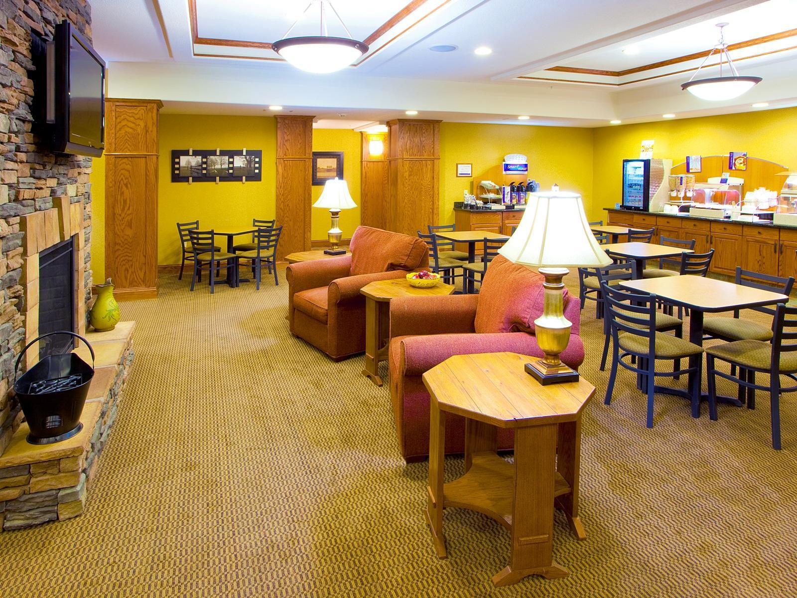Holiday Inn Express Hotel & Suites Weston By Ihg Bagian luar foto