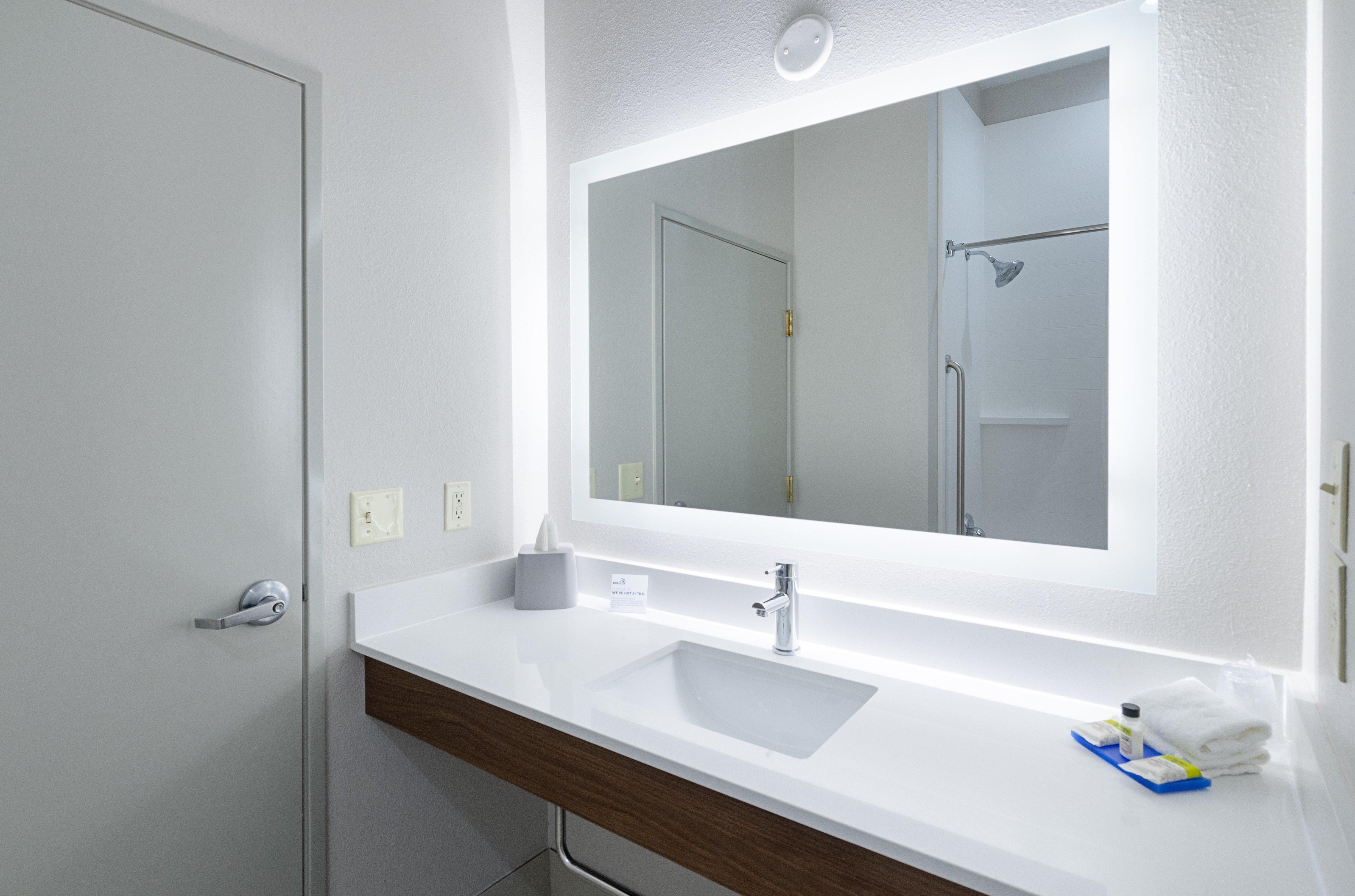 Holiday Inn Express Hotel & Suites Weston By Ihg Bagian luar foto