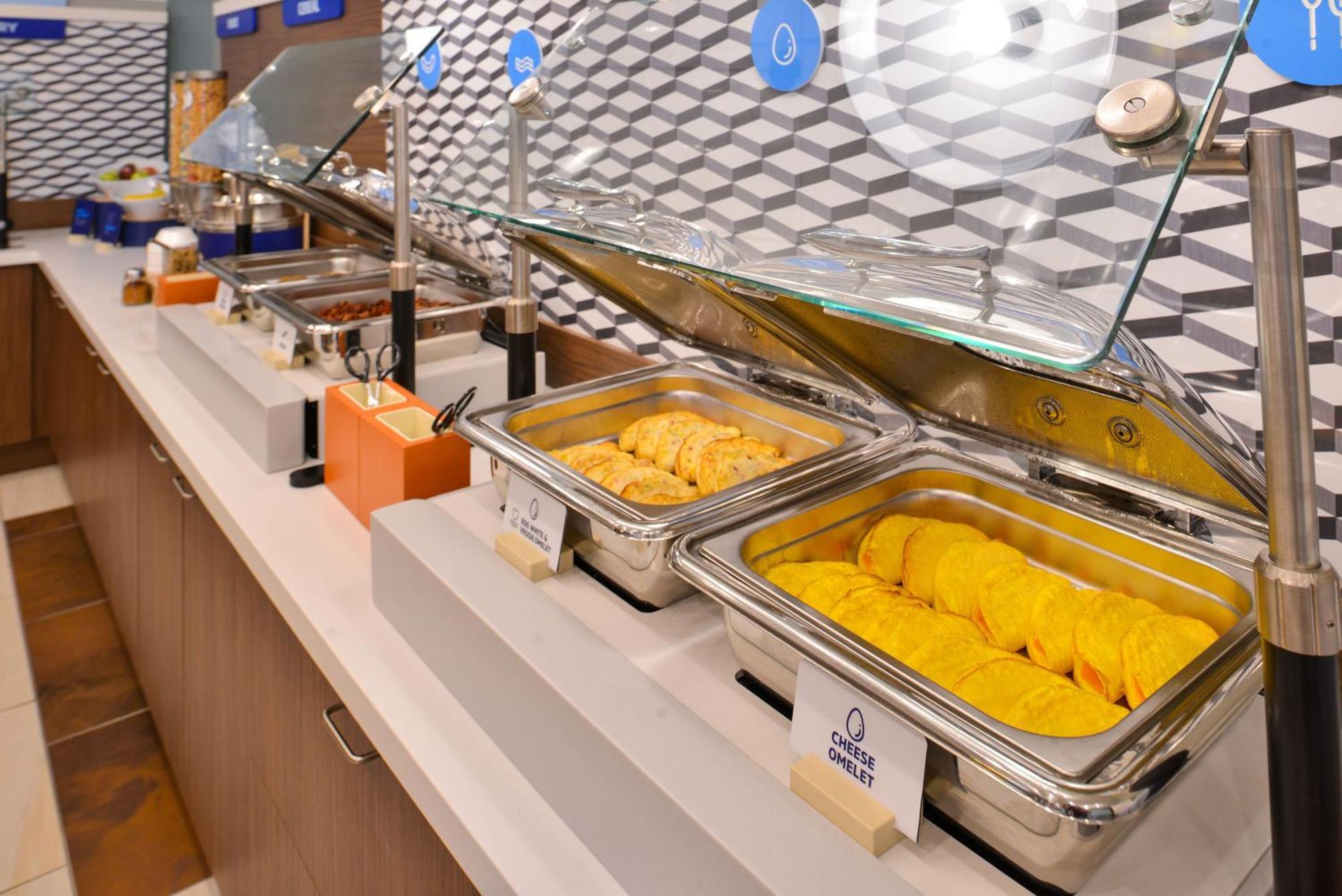 Holiday Inn Express Hotel & Suites Weston By Ihg Bagian luar foto