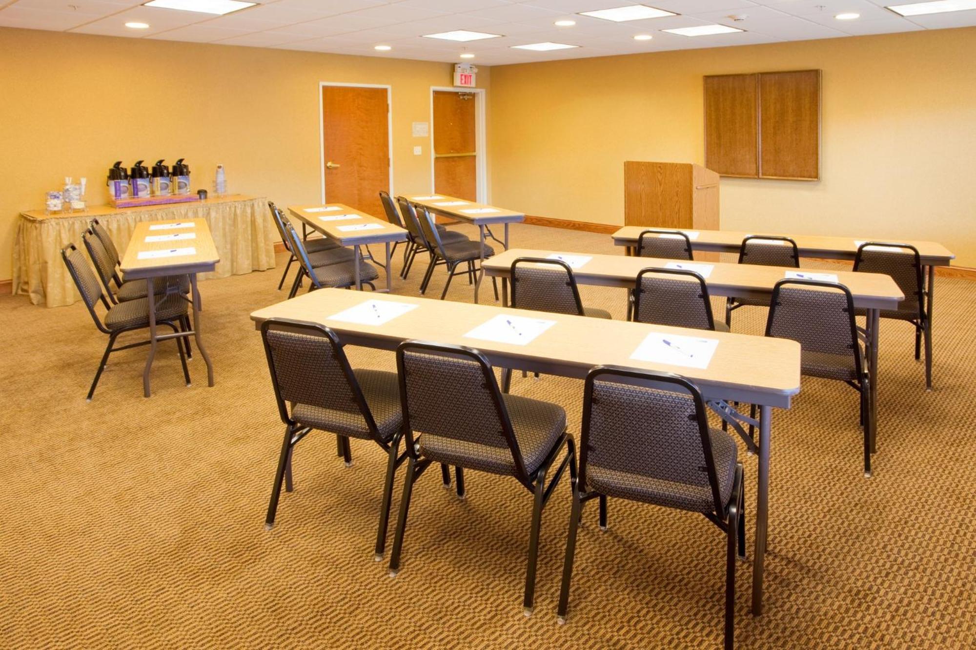 Holiday Inn Express Hotel & Suites Weston By Ihg Bagian luar foto